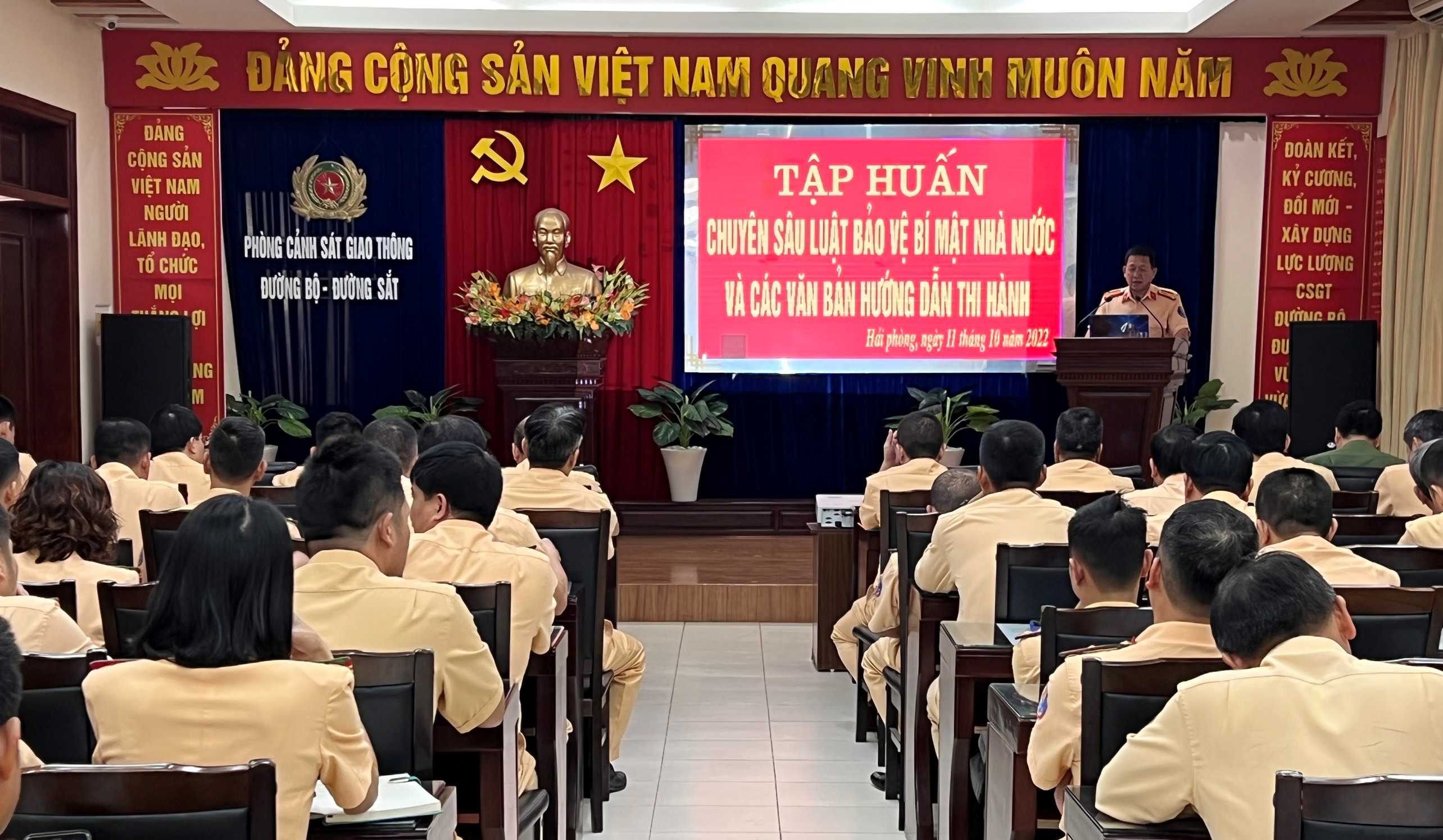 Phòng CSGT đường bộ, đường sắt: Tập huấn chuyên sâu công tác bảo vệ BMNN và các văn bản hướng dẫn thi hành cho CBCS 